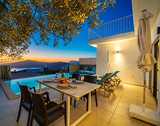 Kaş Kördere'de Enfes Deniz Manzaralı, Özel Havuzlu, Kiralık Villa - 3