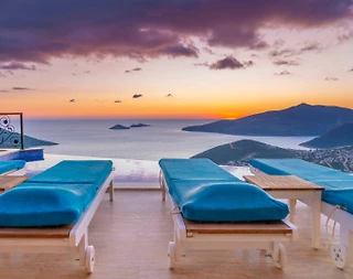 Kaş Bezirgan'da Deniz ve Ada Manzaralı, Özel Havuzlu, Lüks Villa - 1