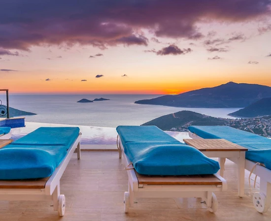 Kaş Bezirgan'da Deniz ve Ada Manzaralı, Özel Havuzlu, Lüks Villa - 1