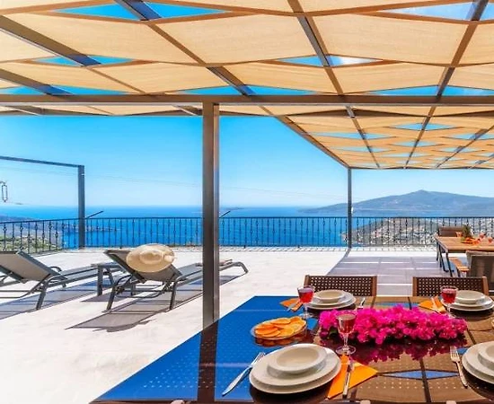 Kaş Bezirgan'da Enfes Deniz Manzaralı, Özel Havuzlu, Ferah Suit - 1