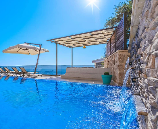 Kalkan Kördere'de Deniz Manzaralı, Açık ve Kapalı Havuzlu Modern Villa - 1