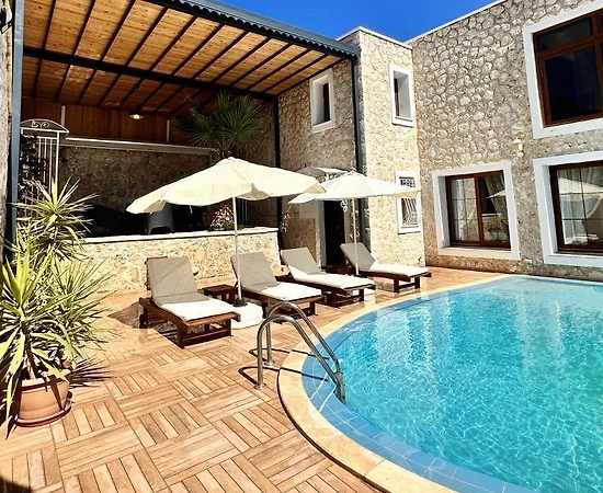 Kaş Bezirgan'da Enfes Deniz Manzaralı, Özel Havuzlu, Konforlu Villa - 1