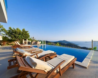 Kalkan Kördere'de Enfes Deniz Manzaralı, Sonsuzluk Havuzlu, Şık Villa - 1