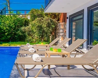 Kalkan Kördere'de Geniş Bahçeli, Açık ve Kapalı Havuzlu, Kiralık Villa - 2