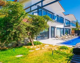 Kalkan Kördere'de Geniş Bahçeli, Açık ve Kapalı Havuzlu, Kiralık Villa - 3