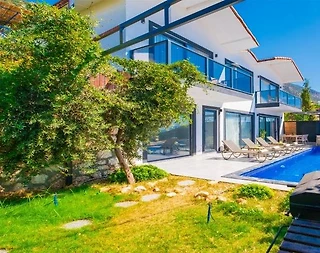 Kalkan Kördere'de Geniş Bahçeli, Açık ve Kapalı Havuzlu, Kiralık Villa - 3