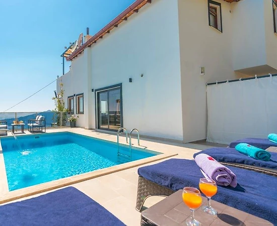Kaş Bezirgan'da Merkeze Yakın Konumda, Özel Havuzlu, Kiralık Villa  - 1