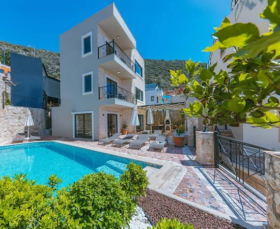 Kaş Kalkan'da Geniş Ailelere Uygun, Özel Havuzlu, Merkezi Villa - 1