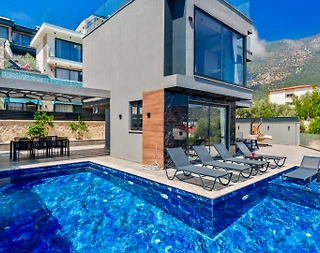 Kaş Kalkan'da Elverişli Konumda, Özel Havuzlu, Lüks Villa - 1
