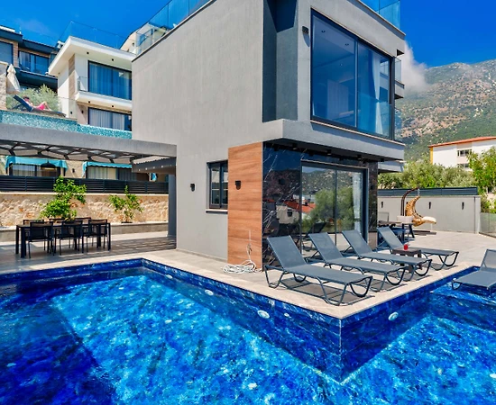 Kaş Kalkan'da Elverişli Konumda, Özel Havuzlu, Lüks Villa - 1