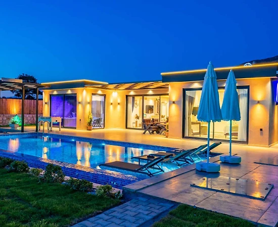 Kaş Palamut'ta Yemyeşil Geniş Bahçeli, Özel Havuzlu, Kiralık villa - 1