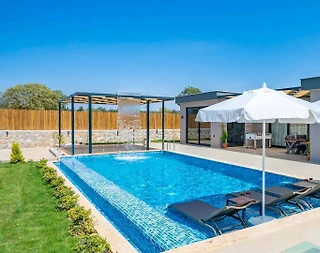 Kaş Palamut'ta Yemyeşil Geniş Bahçeli, Özel Havuzlu, Kiralık villa  - 4