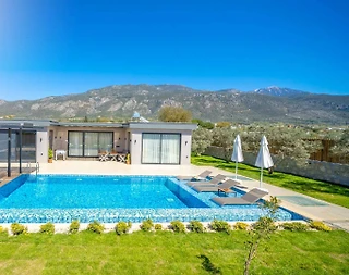 Kaş Palamut'ta Yemyeşil Geniş Bahçeli, Özel Havuzlu, Kiralık villa  - 2