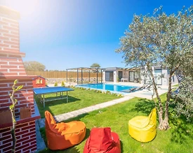 Kaş Palamut'ta Yemyeşil Geniş Bahçeli, Özel Havuzlu, Kiralık villa  - 3