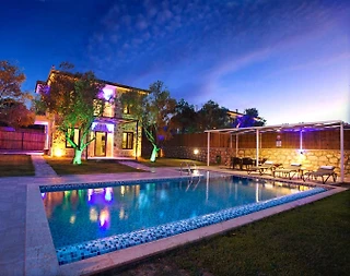 Kalkan Patara'da Geniş Alan İçerisinde, Özel Havuzlu, Lüks Taş Ev - 2