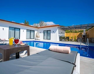 Kaş Üzümlü'de Sessiz Doğada, Özel Havuzlu, Konforlu Villa - 1