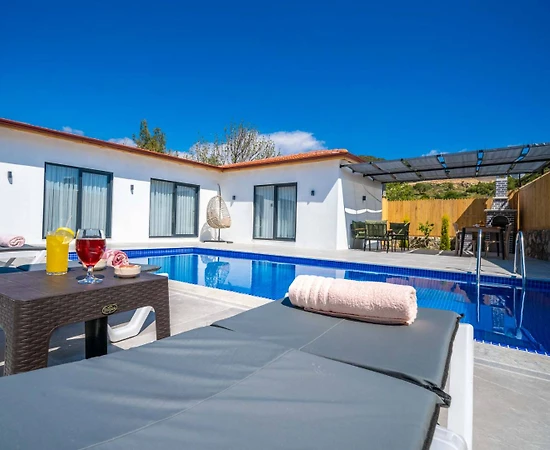 Kaş Sarıbelen'de Sessiz Doğada, Özel Havuzlu, Konforlu Villa - 1