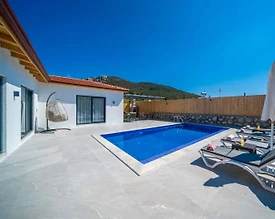 Kaş Sarıbelen'de Sessiz Doğada, Özel Havuzlu, Konforlu Villa - 2