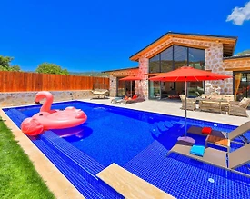 Kaş Sarıbelen'de Yeşilliklerle Dolu Bahçede, Özel Havuzlu, Kiralık Villa - 2