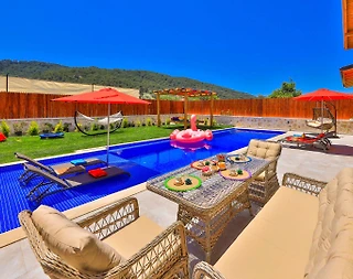 Kaş Sarıbelen'de Yeşilliklerle Dolu Bahçede, Özel Havuzlu, Kiralık Villa - 3