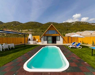 Kalkan Sarıbelen'de Doğa İçerisinde, Özel Havuzlu, Jakuzili Bungalov - 1