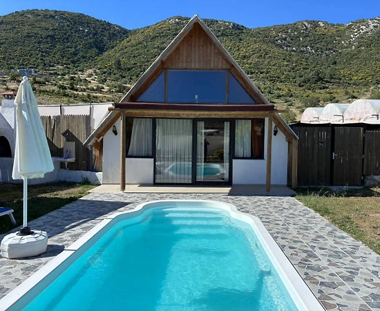 Kalkan Sarıbelen'de Doğa İçerisinde, Özel Havuzlu, Jakuzili Bungalov - 1