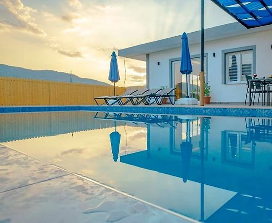 Kaş Sarıbelen'de Doğa Manzaralı, Özel Havuzlu, Jakuzili Villa - 1