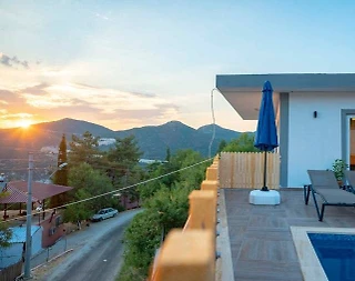 Kaş Sarıbelen'de Doğa Manzaralı, Özel Havuzlu, Jakuzili Villa - 3