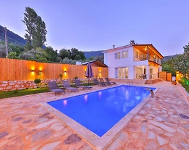 Kaş Hacıoğlan'da Geniş Alanlara Sahip, Özel Havuzlu, Tatil Villası - 2