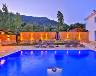 Kaş Hacıoğlan'da Geniş Alanlara Sahip, Özel Havuzlu, Tatil Villası - 3