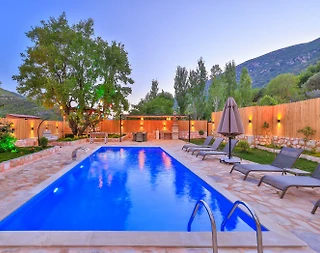 Kaş Hacıoğlan'da Geniş Alanlara Sahip, Özel Havuzlu, Tatil Villası - 4