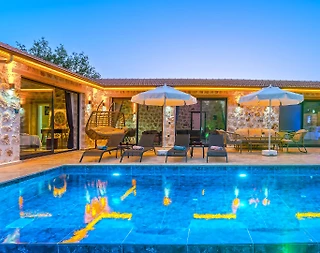 Kaş Sarıbelen'de Yemyeşil Bahçede, Özel Havuzlu, Taş Ev - 2