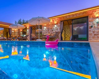 Kaş Sarıbelen'de Yemyeşil Bahçede, Özel Havuzlu, Taş Ev - 1