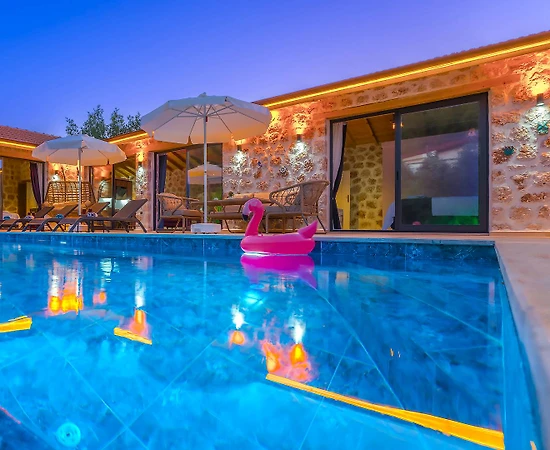 Kaş Sarıbelen'de Yemyeşil Bahçede, Özel Havuzlu, Taş Ev - 1