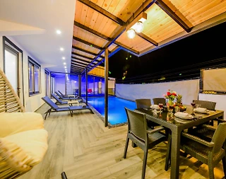 Kaş Bezirgan'da Doğa İle İç İçe, Özel Havuzlu, Şık Villa - 1