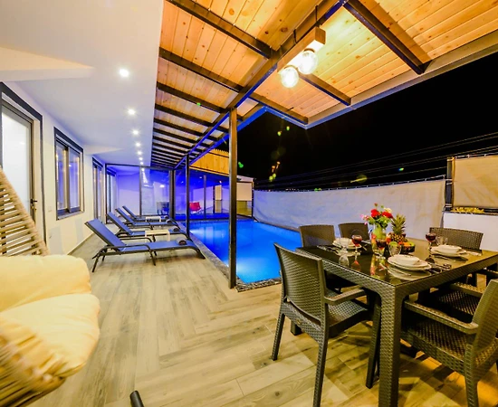 Kaş Bezirgan'da Doğa İle İç İçe, Özel Havuzlu, Kiralık Villa - 1