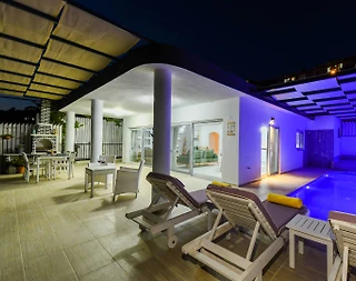 Kaş Bezirgan'da Yeşillikler İçinde, Özel Havuzlu, Modern Villa - 1