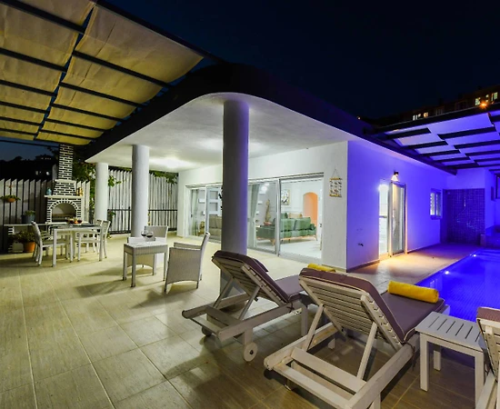 Kaş Bezirgan'da Yeşillikler İçinde, Özel Havuzlu, Modern Villa - 1