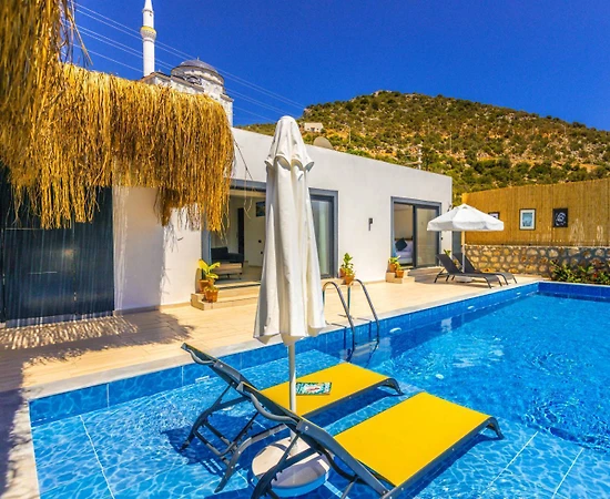 Kaş Bezirgan'da Çekirdek Ailelere Uygun, Özel Havuzlu, Konforlu Villa - 1