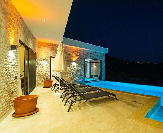 Kaş Bezirgan'da Konforlu Tasarımlı, Özel Havuzlu, Lüks Villa - 1