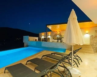 Kaş Bezirgan'da Konforlu Tasarımlı, Özel Havuzlu, Lüks Villa - 2