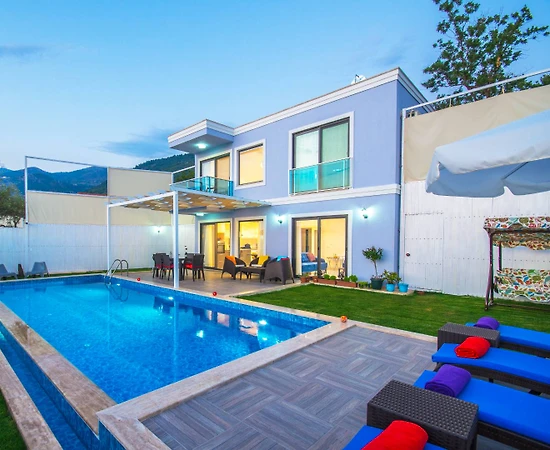 Kaş Üzümlü'de Nezih Konumda, Özel Havuzlu, Kiralık Villa - 1
