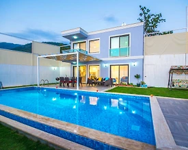 Kaş Üzümlü'de Nezih Konumda, Özel Havuzlu, Kiralık Villa - 3