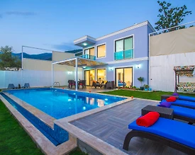 Kaş Üzümlü'de Nezih Konumda, Özel Havuzlu, Kiralık Villa - 2