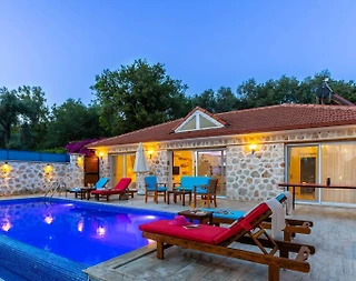 Kaş Üzümlü'de Gözlerden Uzak Konumda, Özel Havuzlu, Kiralık Taş Ev - 1