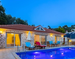 Kaş Üzümlü'de Gözlerden Uzak Konumda, Özel Havuzlu, Kiralık Taş Ev - 2