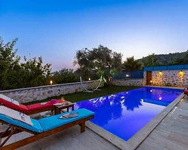 Kaş Üzümlü'de Gözlerden Uzak Konumda, Özel Havuzlu, Kiralık Taş Ev - 3