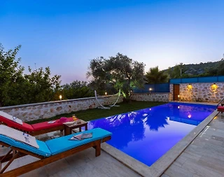 Kaş Üzümlü'de Gözlerden Uzak Konumda, Özel Havuzlu, Kiralık Taş Ev - 3