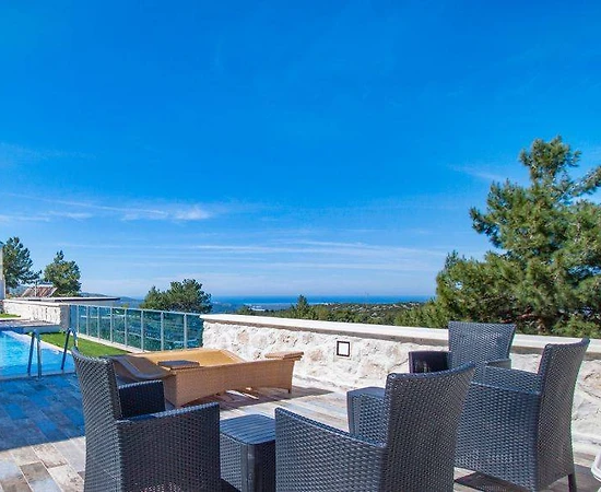 Kaş Üzümlü'de Doğa Manzaralı, Özel Havuzlu, 3+1 Villa - 1