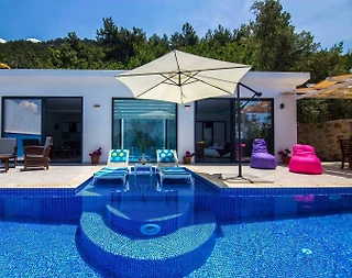 Kaş Üzümlü'de Doğa İle İç İçe, Özel Havuzlu, Balayı Villası - 1